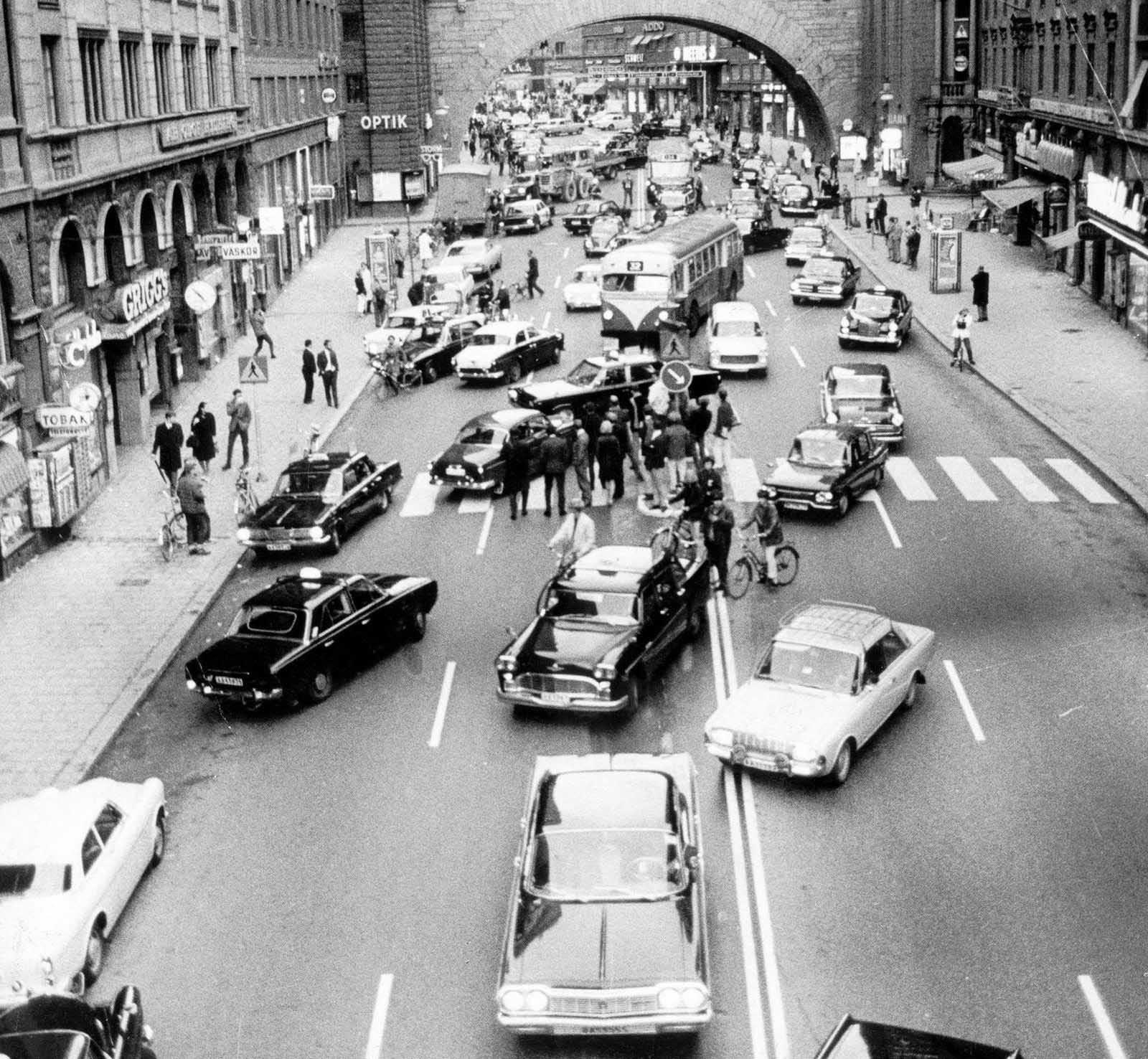 Why DTI Imaging Is Like The Day In 1967 That Sweden Changed Which Side Of The Road They Drove On